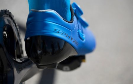 Shimano, en su apuesta por crear productos de gran calidad, se realizó la nueva gama de Zapatilla RC9 S-Phyre, con modelos de carretera, los cuales cuentan con todas las últimas tecnologías, para que cualquier deporte que se realice, se haga … Leer más