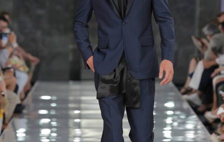 Los hombres hoy en día se preocupan cada vez mas del estilo, por ello te traemos los Colores Primavera Verano que serán tendencia en la moda masculina.
El color más utilizado para este nuevo periodo de calor es el color … Leer más